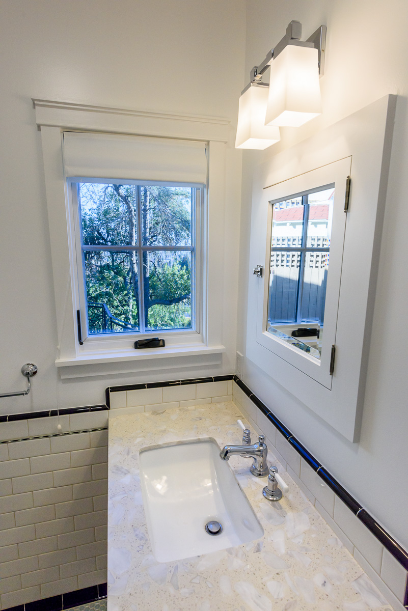  Master Bed • Marble top and recessed medicine cabinet 