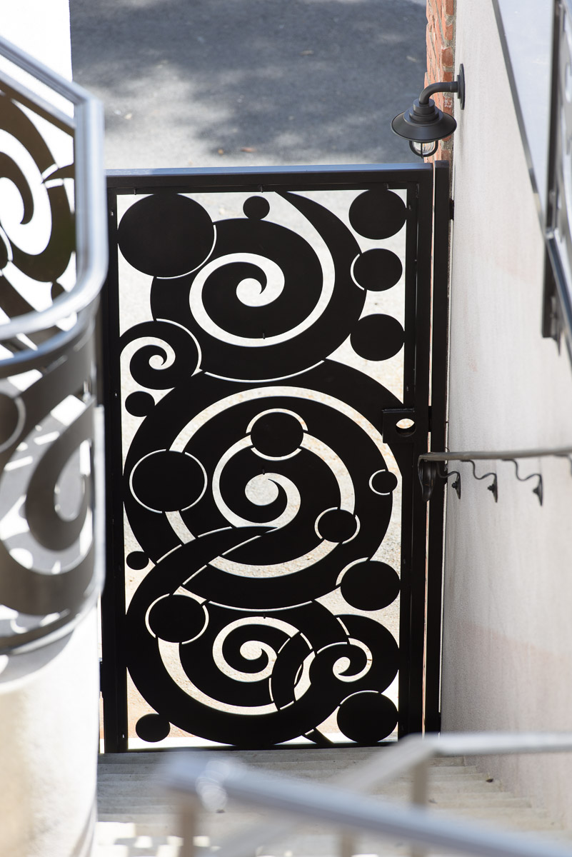  Front gate • CCTV Controlled access  